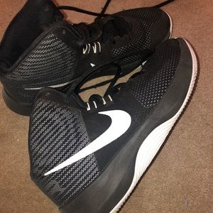 black nike basketball shoes